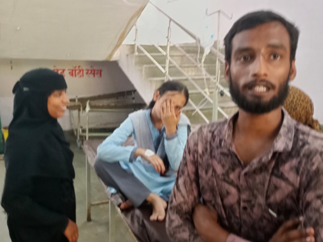 बेहोश हुई एक और छात्रा