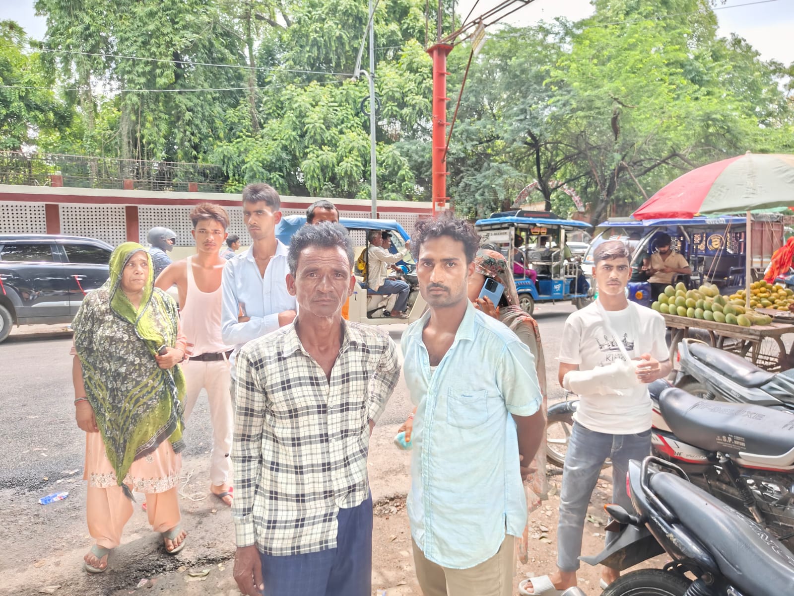 सवारी ऑटो पर चढ़ी अनियंत्रित रफ्तार बस, दो की मौत