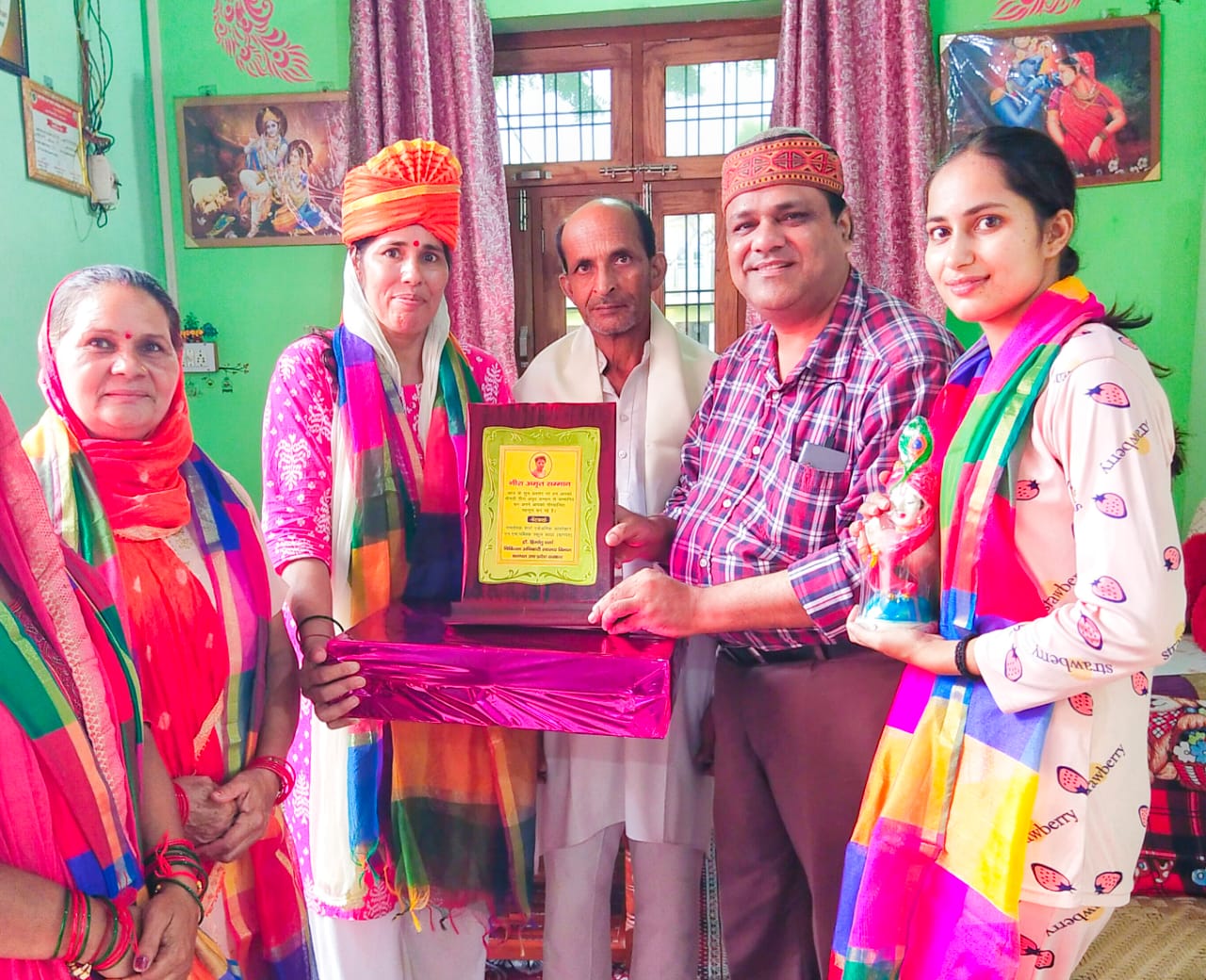 नीरा अमृत सम्मान से कुसुम हुई सम्मानित