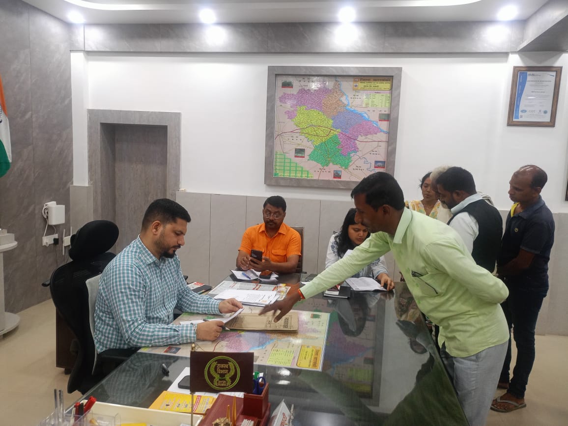 शिकयतो के समाधान से डीएम ने बदली जिले की तस्वीर