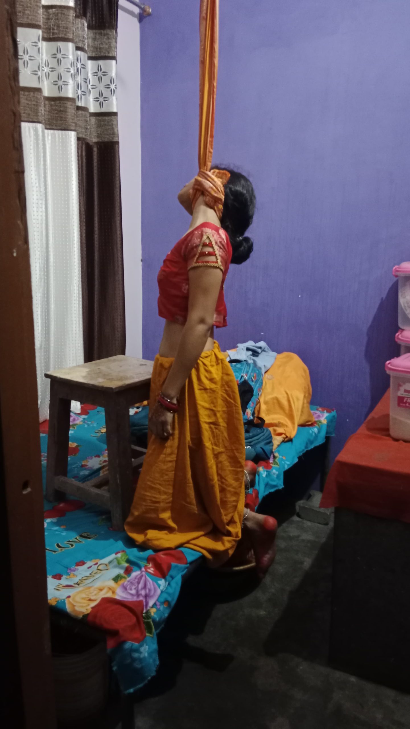 संदिग्ध अवस्था में लटकता मिला विवाहिता का शव