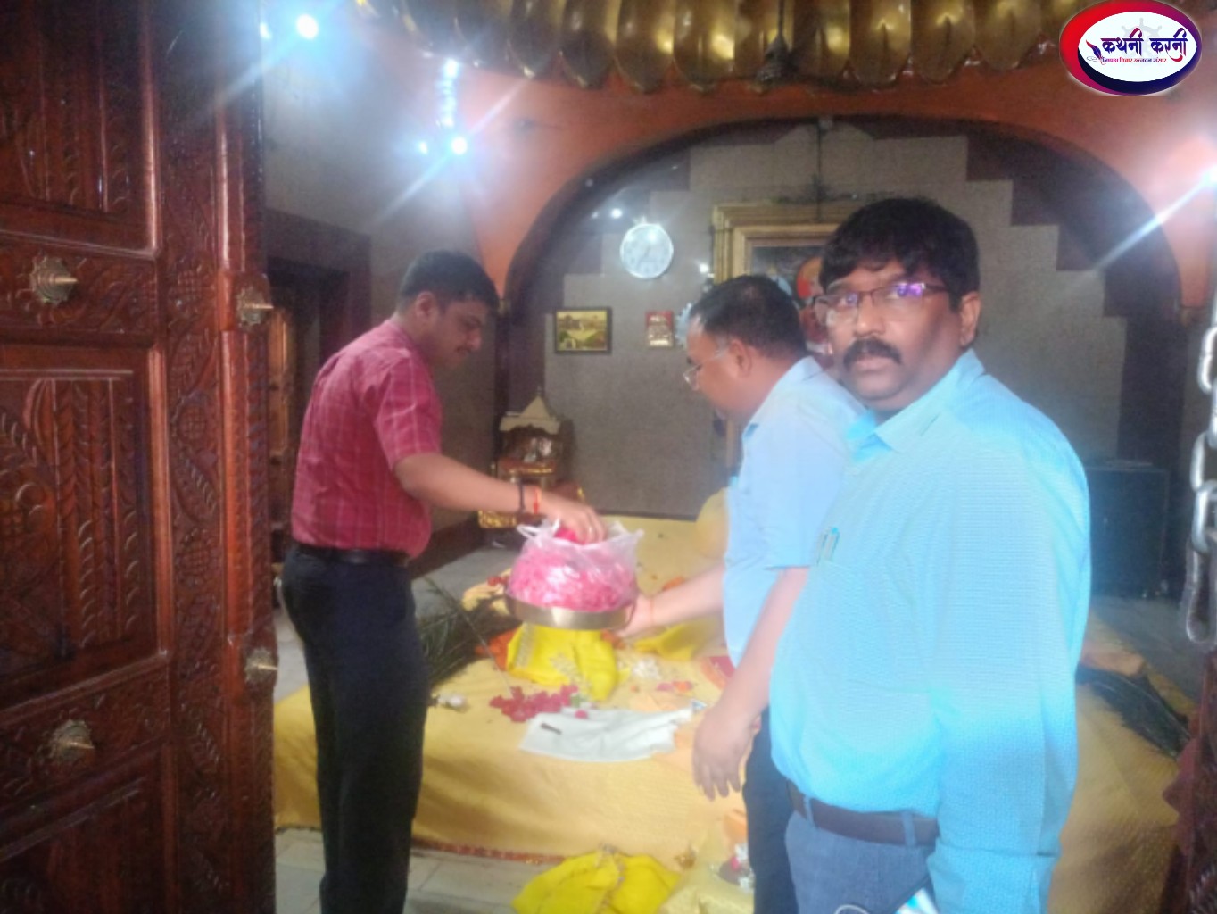 बैसाख पूर्णिमा पर कोटवा धाम में उमड़े श्रद्धालु, डीएम नें टेका माथा